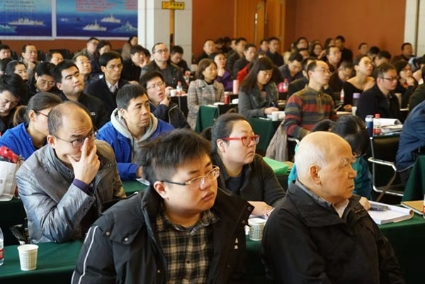 與會代表認真聆聽報告 與會代表認真聆聽報告