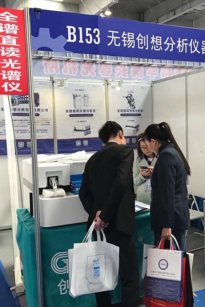 客人在咨詢 客人在咨詢