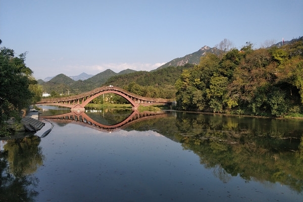 湖面鏡像 湖面鏡像