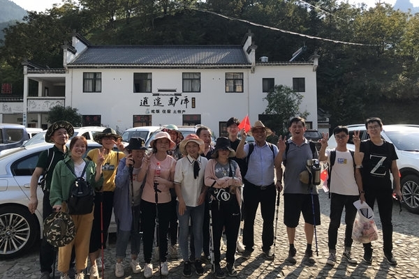 創想徒步小組第一位留念 創想徒步小組第一位留念