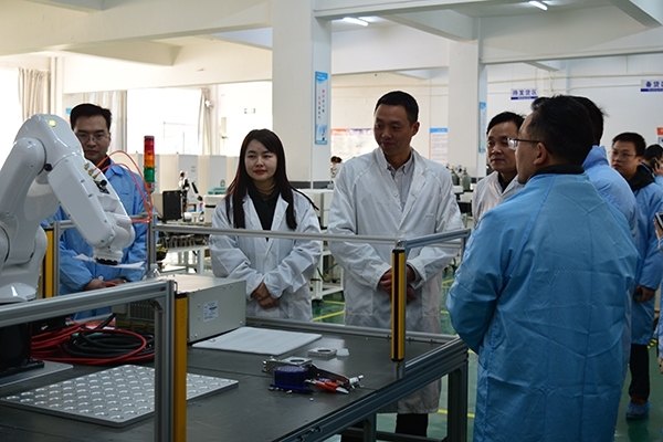 參觀自動化測試設備 參觀自動化測試設備