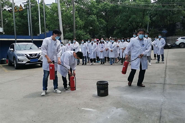 實際操作滅火器的使用 實際操作滅火器的使用