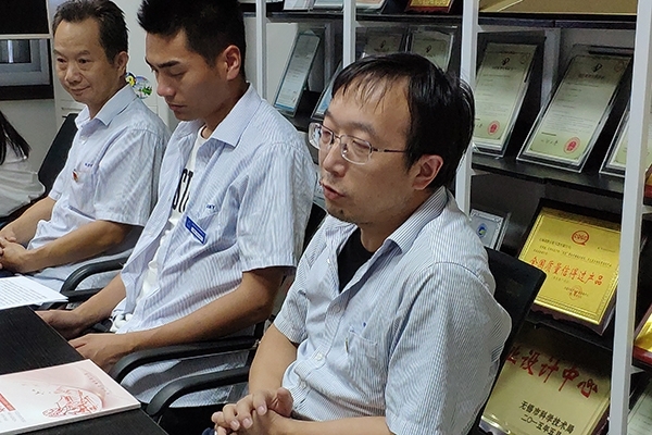 介紹人發言 介紹人發言