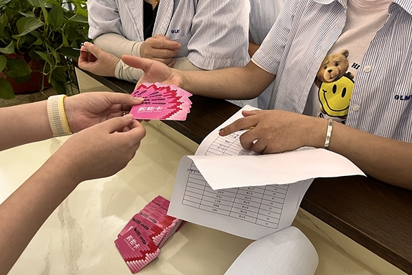 發放中秋禮品 發放中秋禮品