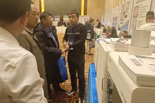 為客戶介紹我司產品-ICP光譜儀 為客戶介紹我司產品-ICP光譜儀