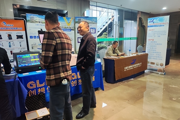 為客戶介紹我司產品 為客戶介紹我司產品
