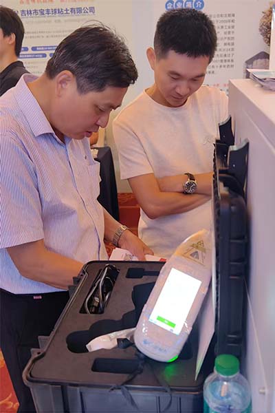 為嘉賓解答光譜技術的應用 為嘉賓解答光譜技術的應用